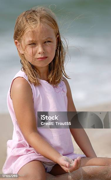 Mädchen Spielen Am Strand Stockfoto und mehr Bilder von Auge - Auge, Blau, Familie