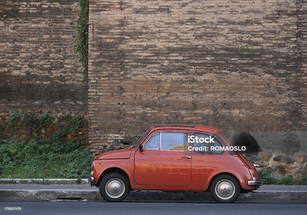 Pequena Itália de Roma de automóvel na frente da cidade de parede. - Royalty-free Carro Foto de stock