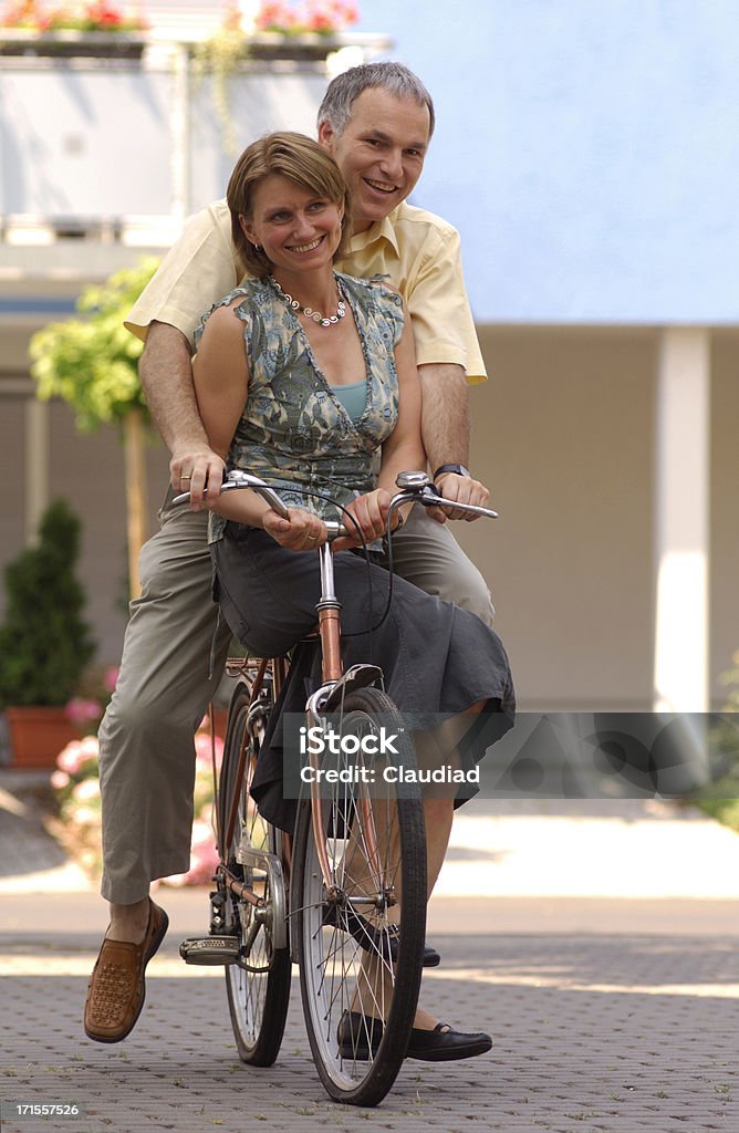 Kurier ride - Zbiór zdjęć royalty-free (Bicykl)
