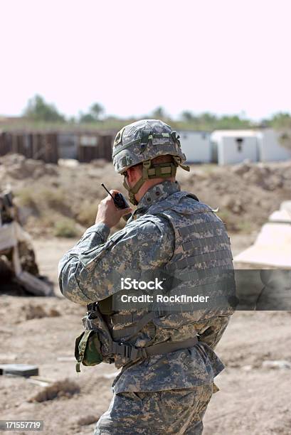 Радио Soldier — стоковые фотографии и другие картинки Военное дело - Военное дело, Переносная рация, Солдат