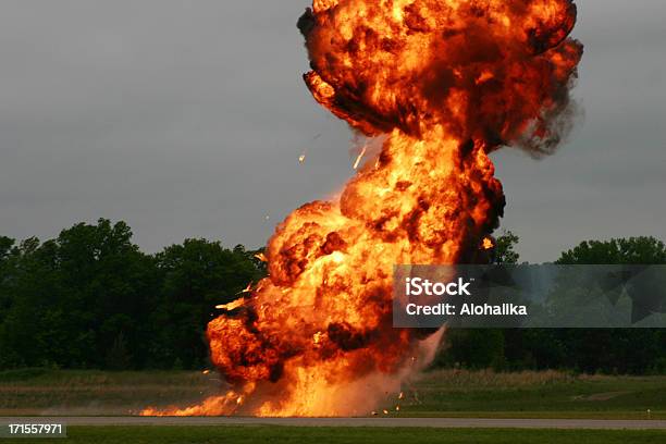 Esplosione - Fotografie stock e altre immagini di Bombardamento - Bombardamento, Bomba, Accendere (col fuoco)