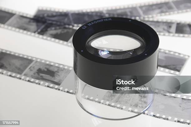 Vista De Cerca Foto de stock y más banco de imágenes de Cinta de película - Cinta de película, Examinar, Película - Equipo fotográfico