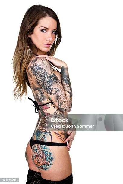 Wunderschöne Tattooed Frau Isoliert Auf Weißem Hintergrund Stockfoto und mehr Bilder von Tätowierung