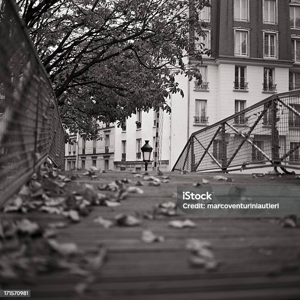 Puente Sobre Canal Streetlamp En La Ciudad De París Foto de stock y más banco de imágenes de Acera