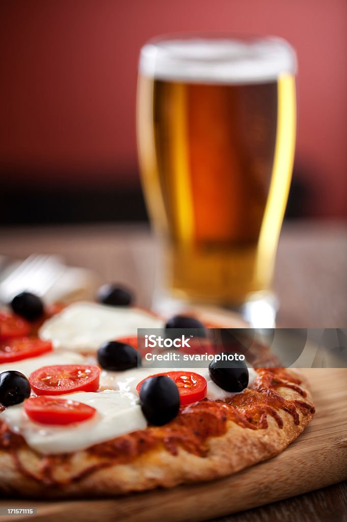 Pizza und Bier - Lizenzfrei Bier Stock-Foto