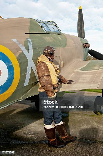 Ww2 Raf Piloto Con El Huracán Aviones Foto de stock y más banco de imágenes de Segunda Guerra Mundial - Segunda Guerra Mundial, Aeródromo, Reino Unido