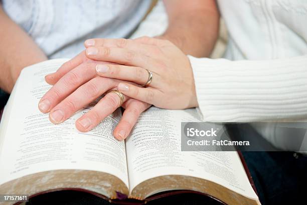 Fuerte De Matrimonio Foto de stock y más banco de imágenes de Biblia - Biblia, Anillo - Joya, Esposa - Cónyugue