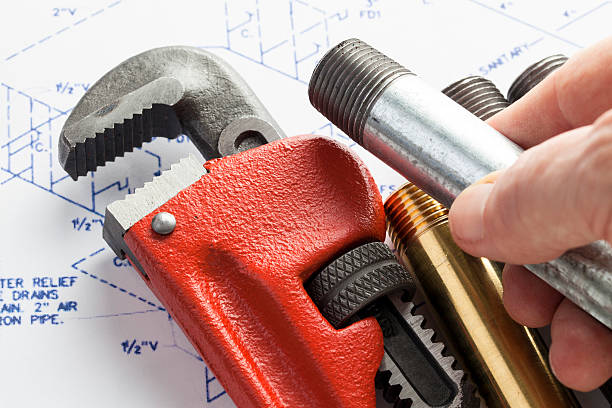 plombier des outils - adjustable wrench photos et images de collection