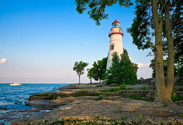 marblehead farol de lake erie, ohio - rock lighthouse nautical vessel nature - fotografias e filmes do acervo