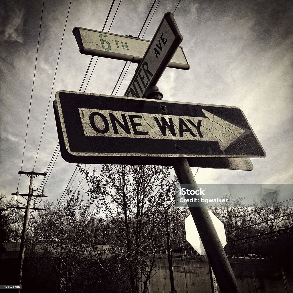 Fifth Avenue One-Way - Foto de stock de Assustador royalty-free