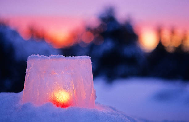 빙판 등불 in 인공눈 - lantern christmas snow candle 뉴스 사진 이미지