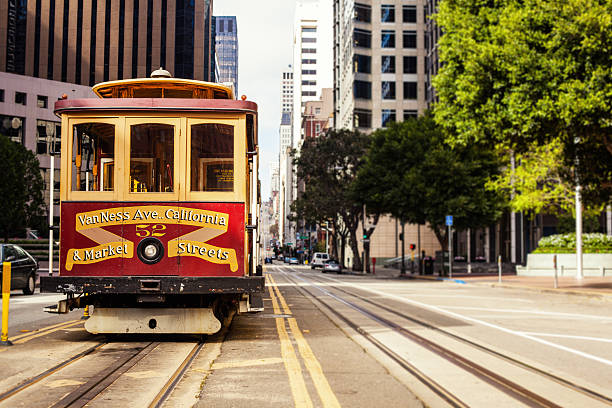 téléphérique à san francisco, california street - cable car photos et images de collection