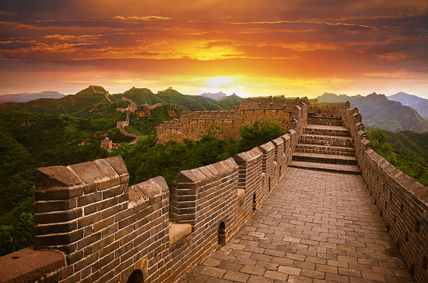 万里の長城の夕暮れ - jinshangling ストックフォトと画像