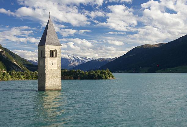 lago de resia - grass church flood landscape imagens e fotografias de stock