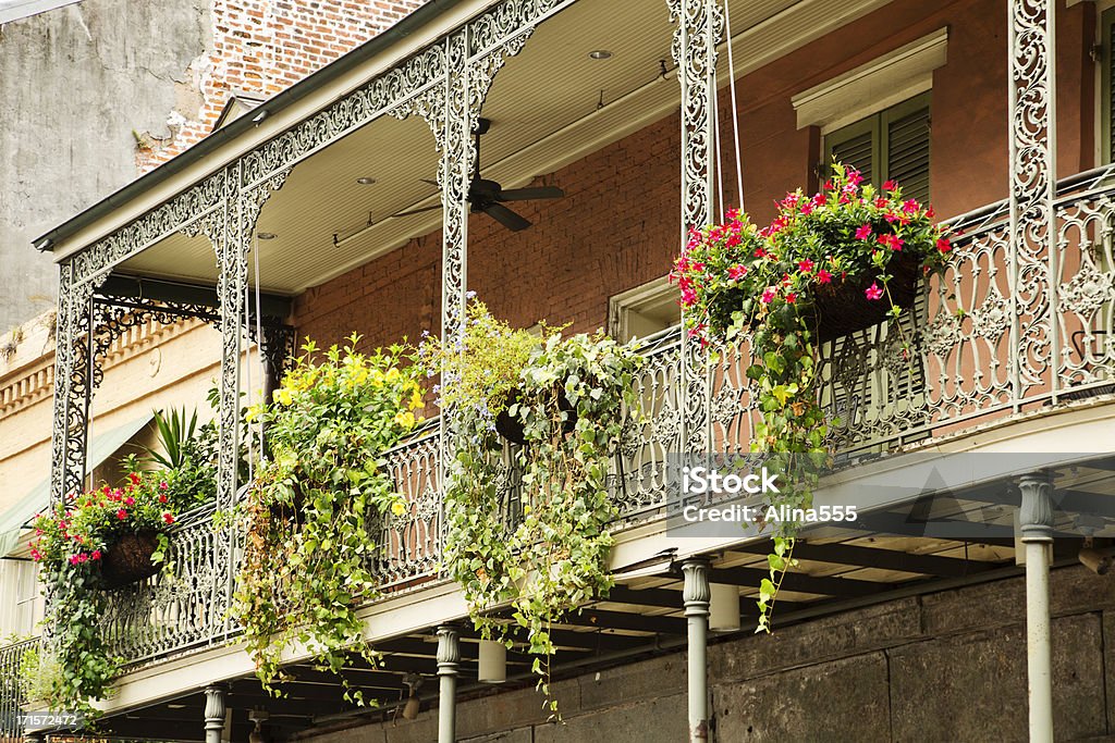 Verde na varanda no French Quarter, hotéis em Nova Orleans, Luisiana - Foto de stock de Nova Orleans royalty-free