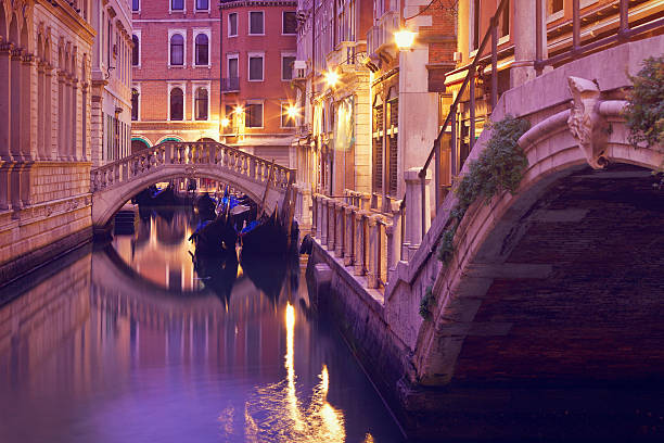 marzy wenecja - venice italy italy arch bridge nautical vessel zdjęcia i obrazy z banku zdjęć