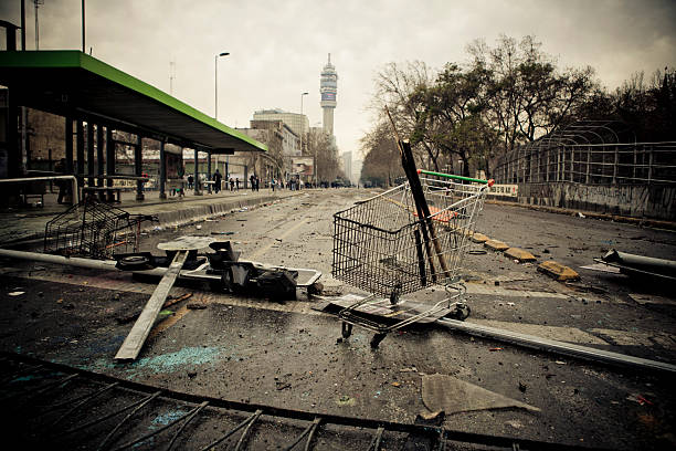 istock Riot in Santiago 171573425
