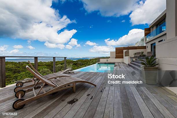 Villa Di Lusso Con Piscina - Fotografie stock e altre immagini di Casa - Casa, Infinity pool, Ambientazione esterna