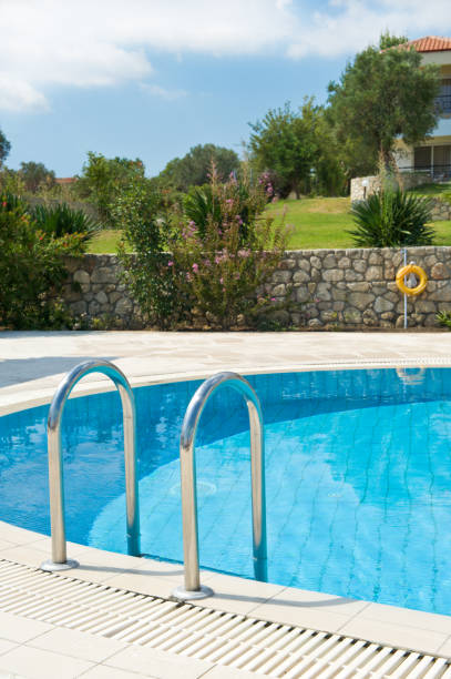 istock Curved side of a swimming pool with stairs 171573450