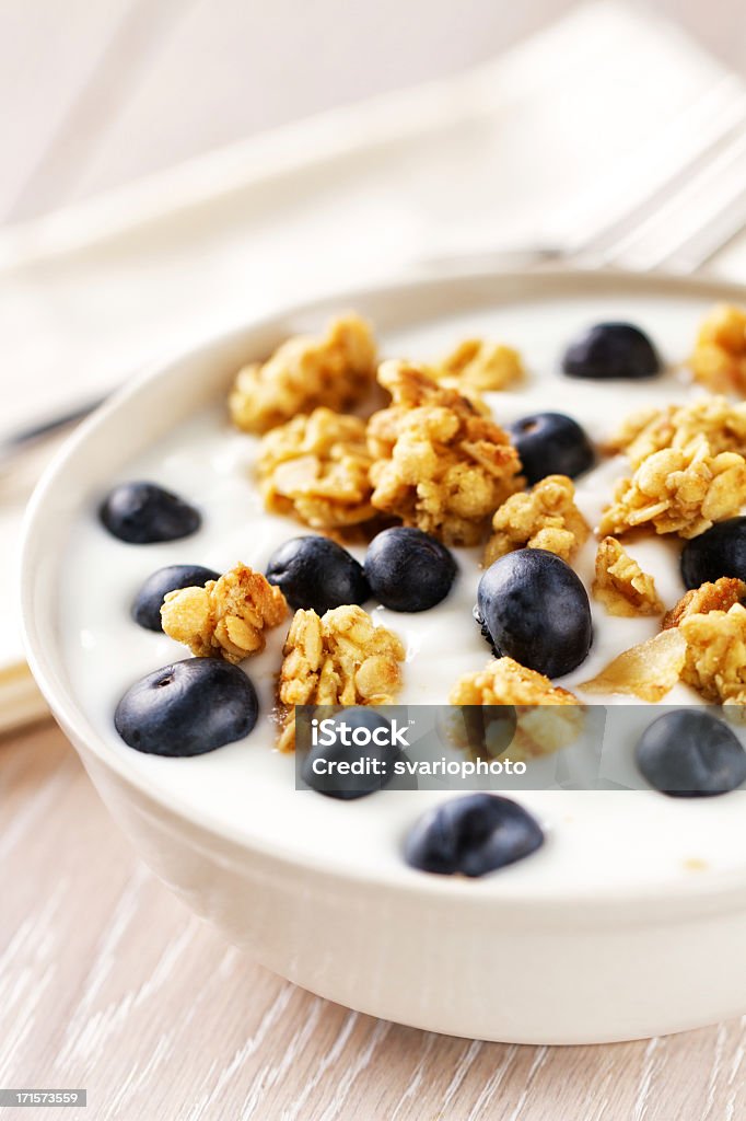 Cereali con Yogurt e mirtilli - Foto stock royalty-free di Alimentazione sana