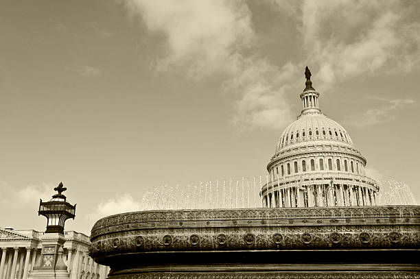 eua.  edifício do capitólio - capitol hill washington dc capitol building fountain - fotografias e filmes do acervo