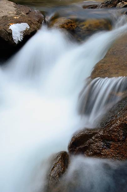 górski potok, st. vrain canyon, w colorado - st vrain zdjęcia i obrazy z banku zdjęć