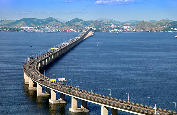 мост рио-нитерой - guanabara bay natural landmark bridge industrial ship стоковые фото и изображения
