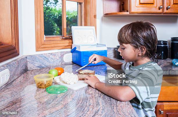 Was Meine Schule Mittagessen In Der Küche Stockfoto und mehr Bilder von Schulessen - Schulessen, Brotsorte, Butter