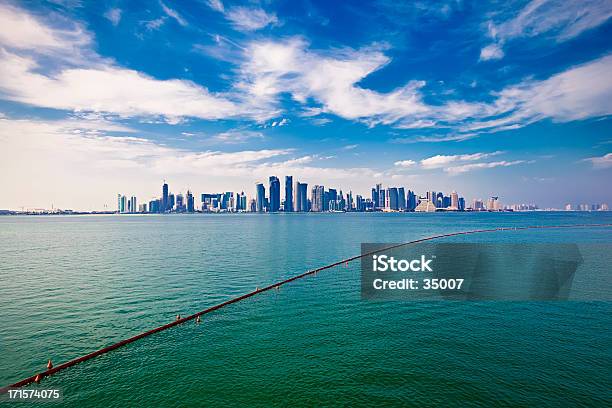 Foto de Horizonte De Doha e mais fotos de stock de Ad Dawhah - Ad Dawhah, Arquitetura, Arranha-céu