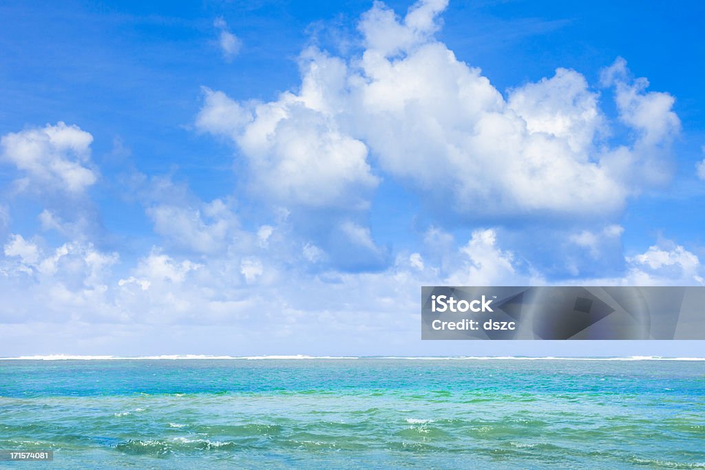 Tropikalnej plaży, Ocean Spokojny, błękitne niebo, chmury, napiętej - Zbiór zdjęć royalty-free (Hawaje)