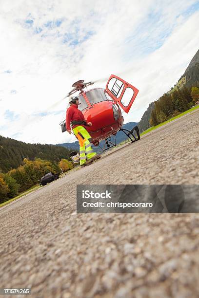 Foto de Helicóptero De Transporte e mais fotos de stock de Ambulância Aérea - Ambulância Aérea, Transporte - Assunto, Decolar - Atividade