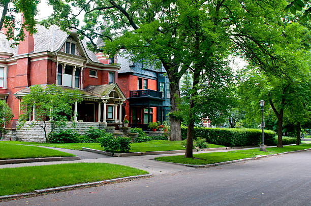 St. Paul Neighborhood Homes in an quiet urban neighborhood in St. Paul, Minnesota. minnesota stock pictures, royalty-free photos & images