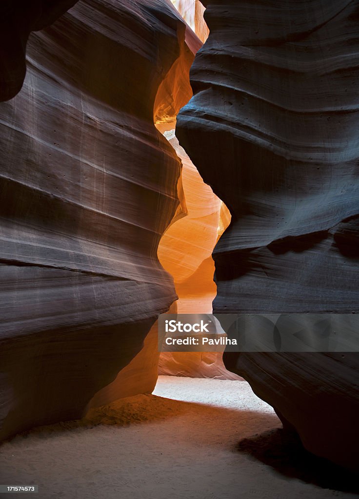 オレンジ色の光レイヨウキャニオンアリゾナ州（米国） - 洞窟のロイヤリティフリーストックフォト