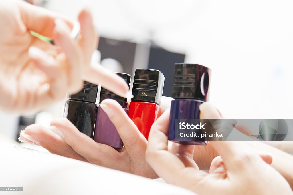 Esmalte de uñas cliente Elegir color - Foto de stock de Esmalte de Uñas libre de derechos