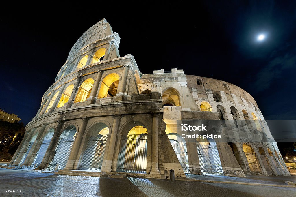 Koloseum w nocy - Zbiór zdjęć royalty-free (Koloseum)