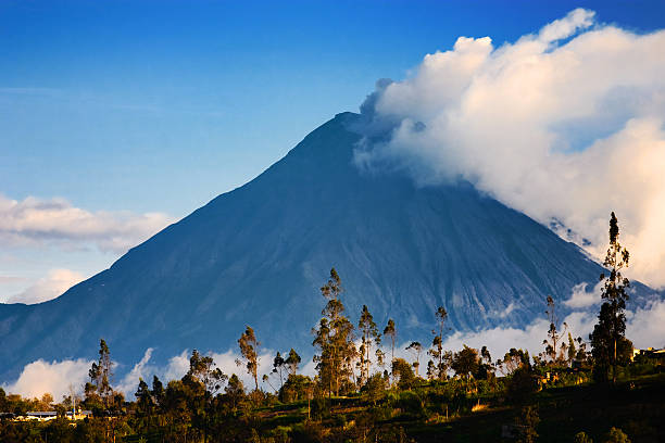 istock Tungurahua volcano eruption 171575148