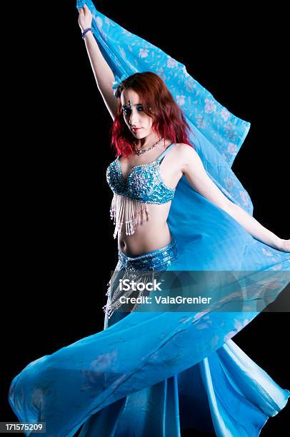 Photo libre de droit de Image Contrastée Intégrale Bellydancer Avec Voile banque d'images et plus d'images libres de droit de 20-24 ans - 20-24 ans, Adulte, Arts Culture et Spectacles