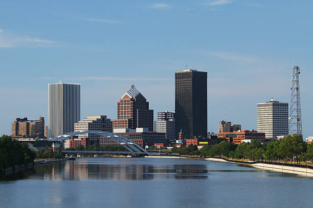 vista de los edificios de la ciudad de rochester nueva york - rochester estado de nueva york fotografías e imágenes de stock