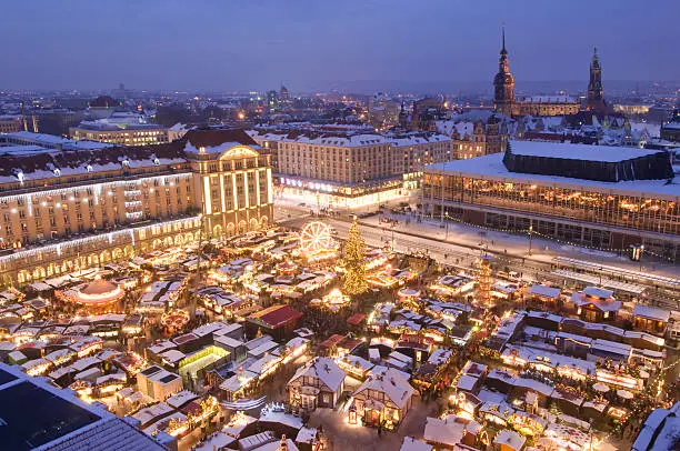 The "Striezelmarkt" in Dresden is one of the oldest and largest Christmas markets in Germany. He has two and a half million visitors annually.