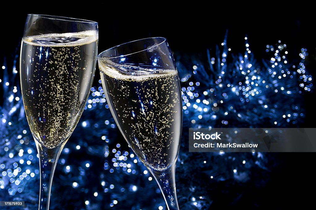 Brindando com champanhe - Foto de stock de Champanhe royalty-free