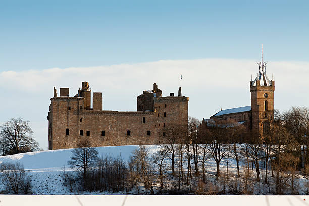 starożytny linlithgow pałac w zimowym, - linlithgow palace zdjęcia i obrazy z banku zdjęć