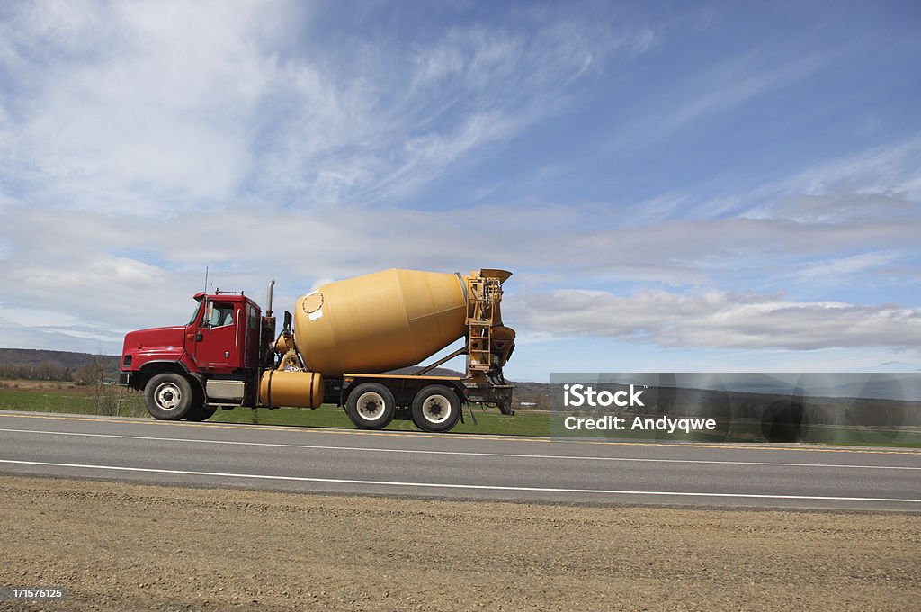 Camión de cemento - Foto de stock de Camión de cemento libre de derechos