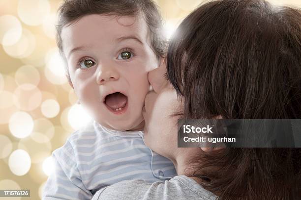 아기 및 구슬눈꼬리 아기에 대한 스톡 사진 및 기타 이미지 - 아기, 어머니, 30-34세