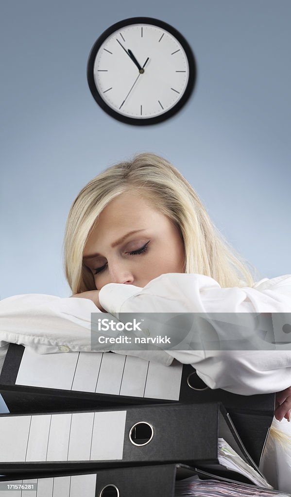 Secretário Cansado de dormir no escritório - Royalty-free Adolescente Foto de stock