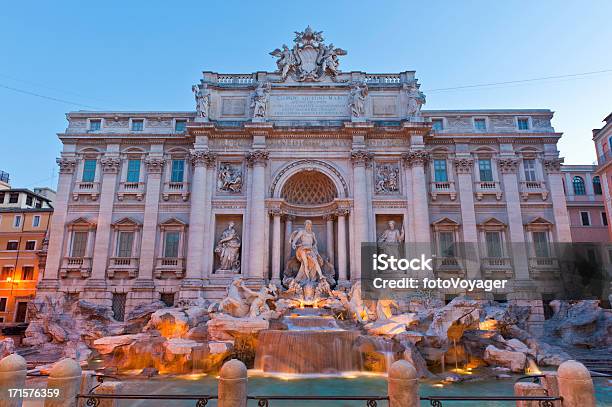 Der Trevibrunnen In Rom Italien Dawn Stockfoto und mehr Bilder von Architektur - Architektur, Außenaufnahme von Gebäuden, Barock