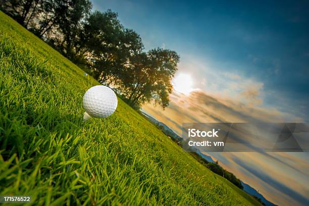 Photo libre de droit de Balle De Golf Sur Le Green banque d'images et plus d'images libres de droit de Activité - Activité, Balle de golf, Club de golf