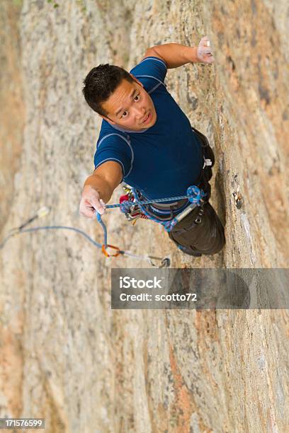 Rockclimber Masculino - Fotografias de stock e mais imagens de Ao Ar Livre - Ao Ar Livre, Arnês de segurança, Atividade