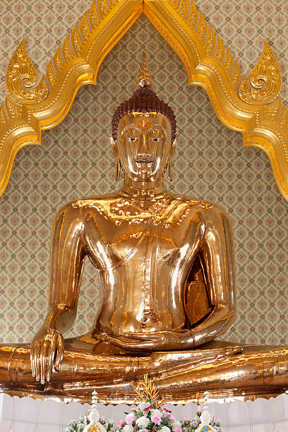 istock Solid gold Buddha at Wat Traimit, Bangkok, Thailand. 171577222