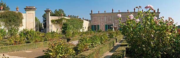 Idyllic summer gardens pink roses traditional Tuscan villa Florence Italy Leafy green foliage, neat hedgerows and delicate pink rose bushes overlooked by pretty Italian villa on a Tuscany hillside above Florence. ProPhoto RGB profile for maximum color fidelity and gamut. knot garden stock pictures, royalty-free photos & images