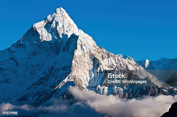 Snow Mountain Summit Pinnacles Beeindruckenden Höhenlage Bergkämme Himalajagebirge Nepals Stockfoto und mehr Bilder von Ansicht aus erhöhter Perspektive